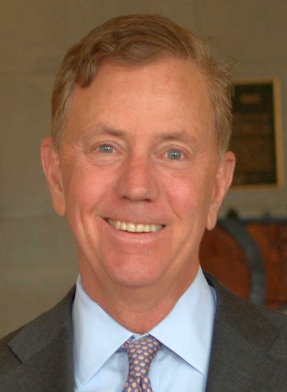 ملف:Governor Ned Lamont Of Connecticut, Official Portrait (cropped).jpg ...