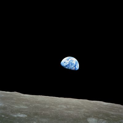 شروق الشمس Earthrise المعرفة