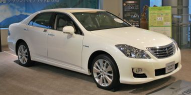 2008 Toyota Crown-Hybrid 01.jpg