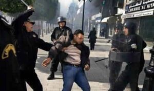 الشرطة التونسية والمحتجون.jpg