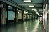 Marunouchi Building 1997 inside-2.jpg