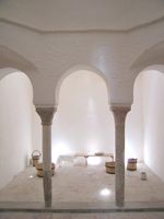 Room at the Baños del Almirante (es) in Valencia, 1320ح. 1320