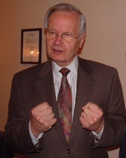 Bill Moyers 24 May 2005.jpg