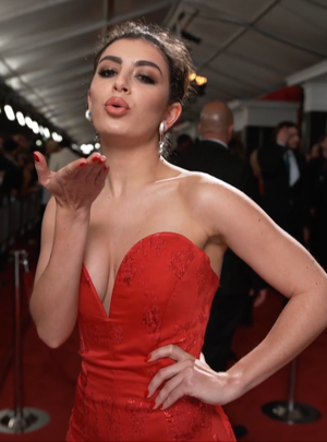 Charli XCX Grammys 2017.png