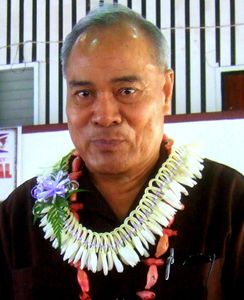 Man wearing a white lei