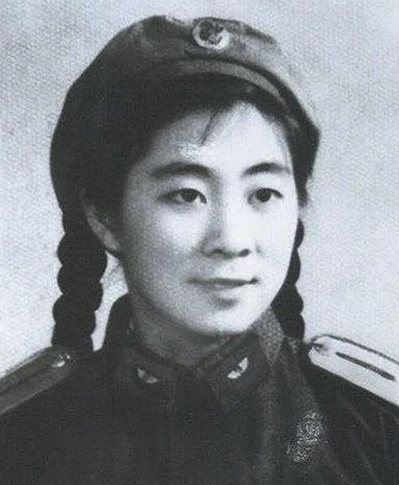 ملف:Lin Liheng in military uniform.webp