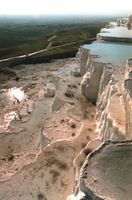 With the formation of the layers and the emergence of steps and terraces one above the other, the water leaves the limestone deposit behind it and drips down in the form of stalactites, as in the Damlataþ caverns