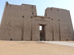 Temple of Edfu 02.jpg