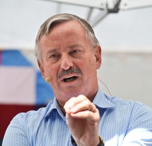 Siim Kallas, arvamusfestival 2014 (2) (cropped).jpg