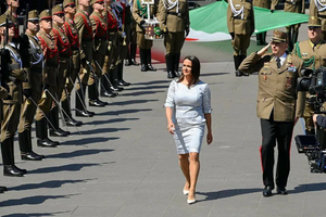 الرئيسة المجرية كاتالين نوفاك خلال زياترها لإقليم عبر الكربات الأوكراني (22-8-2023)