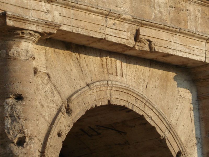 ملف:Colosseum-Entrance LII.jpg