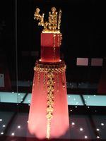 Gold crown from Hwangnam Daechong.jpg