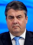 Sigmar Gabriel 2015 (cropped).jpg