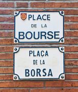 Place de la Bourse (Toulouse) - Plaques.jpg