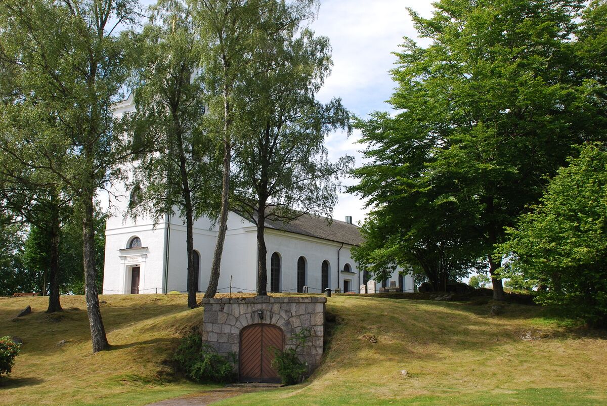 ملف:Öja Kyrka, Kyrkogård.jpg - المعرفة