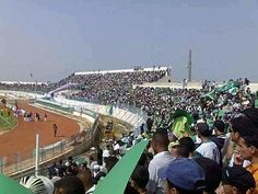 Public stade gabésien en derby.jpg