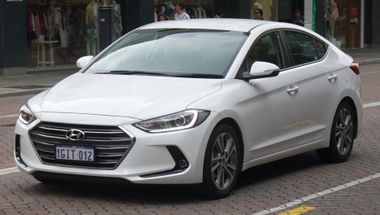 2017 Hyundai Elantra (AD) Elite sedan (2017-12-09) 01.jpg