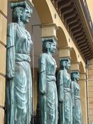 The caryatids of the Winkel van Sinkel (أوترخت، هولندا)