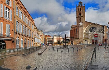 Place Saint-Étienne (Toulouse).jpg