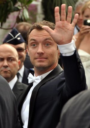 Jude Law Cannes 2011.jpg