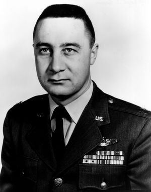 Gus Grissom photo portrait head and shoulders.jpg