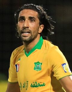 Karrar Jassim playing for Sanat Naft.jpg