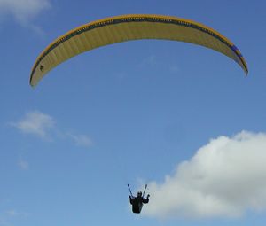 Gleitschirm im Flug.jpg