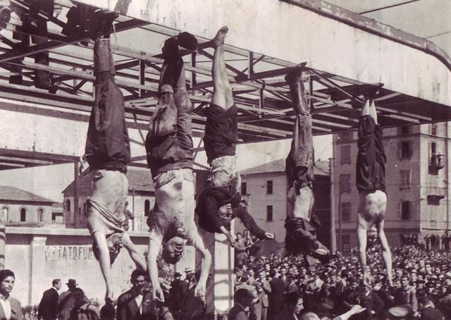 ملف:Mussolini e Petacci a Piazzale Loreto, 1945.jpg - المعرفة
