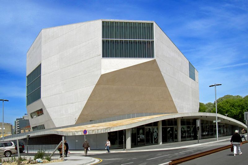 ملف:1-Casa da Musica-exterior (1).jpg