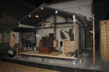 Shoji in a museum replica of a 1×2.5 ken Edo nagaya (長屋code: ja is deprecated , row house). Kitchen to left, second door on right; munewari nagaya had only a kitchen door.