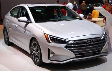 2019 Hyundai Elantra Limited (AD facelift) front NYIAS 2019.jpg