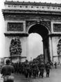 4 يونيو: القوات الألمانية في عرض بعد استسلام پاريس