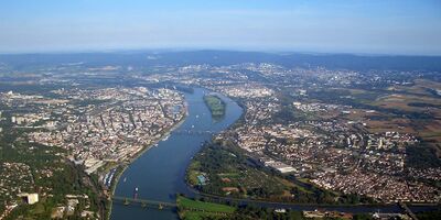 View north along the Rhine with the old Winterhafen in the lower left and the former port facilities further north