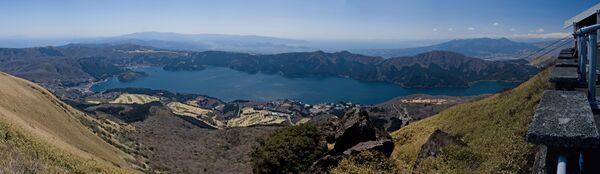 Lake Ashi from Mt.Komagatake 02.jpg