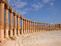 Oval plaza in Jerash.jpg