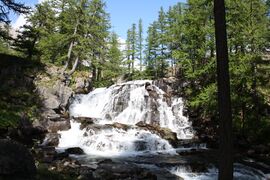 Cascade de Fontcouverte vallee de la Claree France.jpg