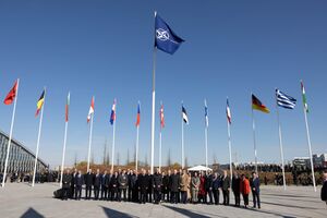 وزير الخارجية توني بلنكن يشارك في مراسم رفع علم فنلندا في مقر حلف الناتو في بروكسل، بلجيكا.