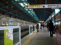Seoul subway line4 Chang-dong station platform.jpg