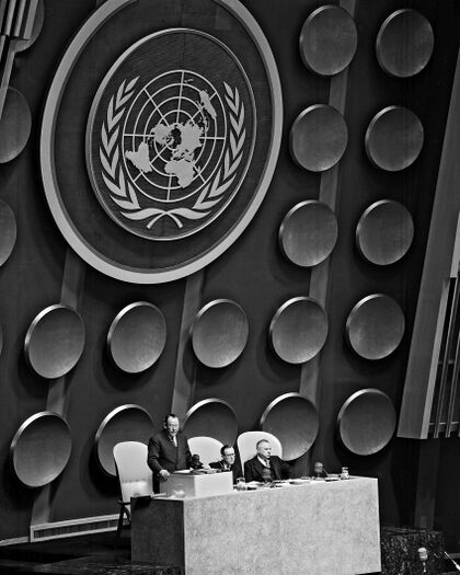 Disks in the United Nations General Assembly hall on which the national arms were to be engraved[١]